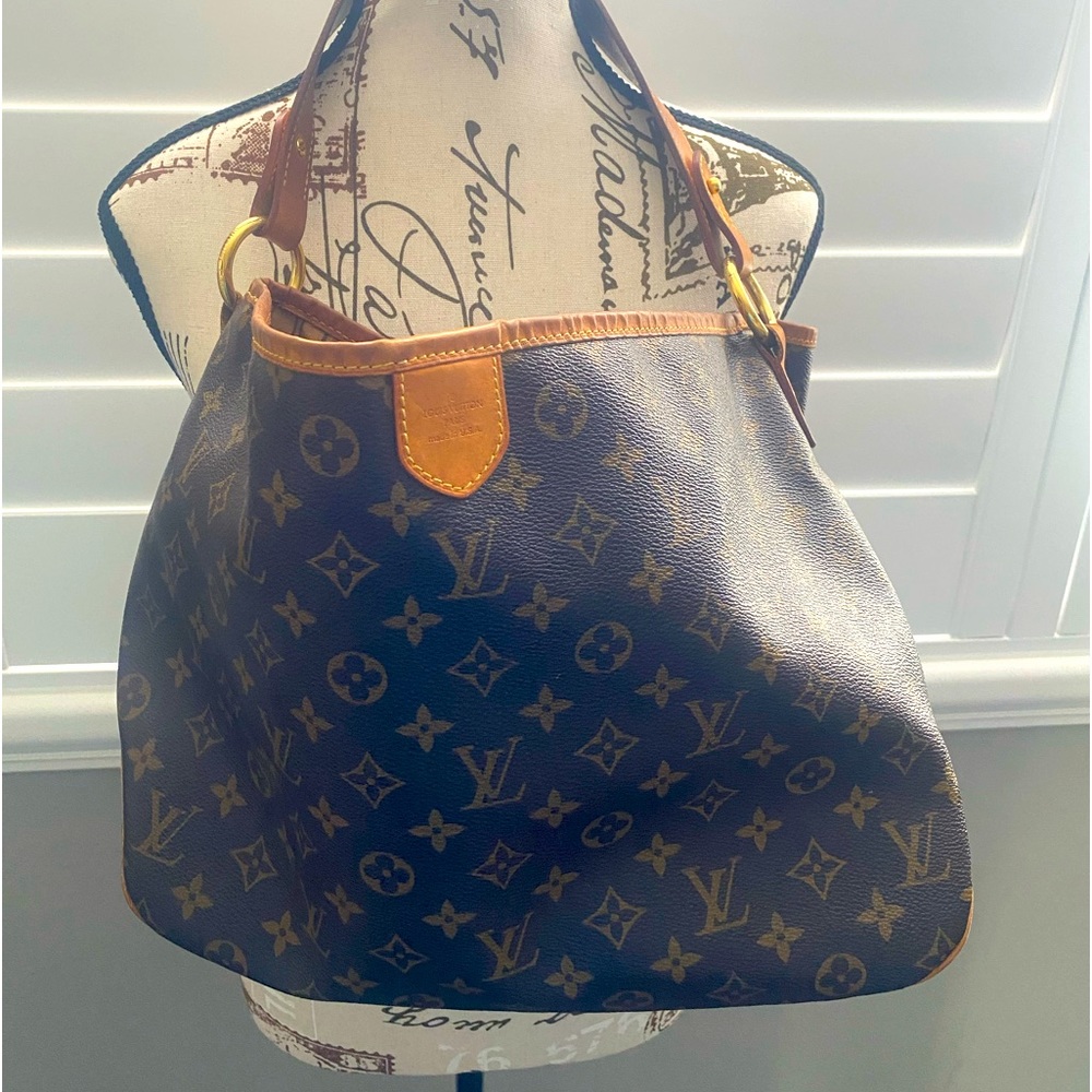 Louis Vuitton Purse! 100% Authentic!